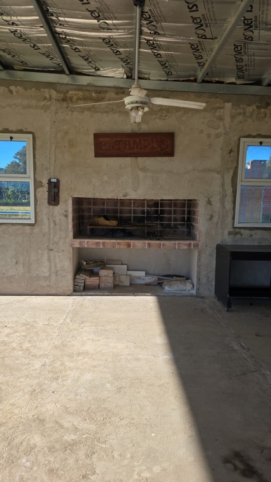 Quincho con potencial en barrio privado