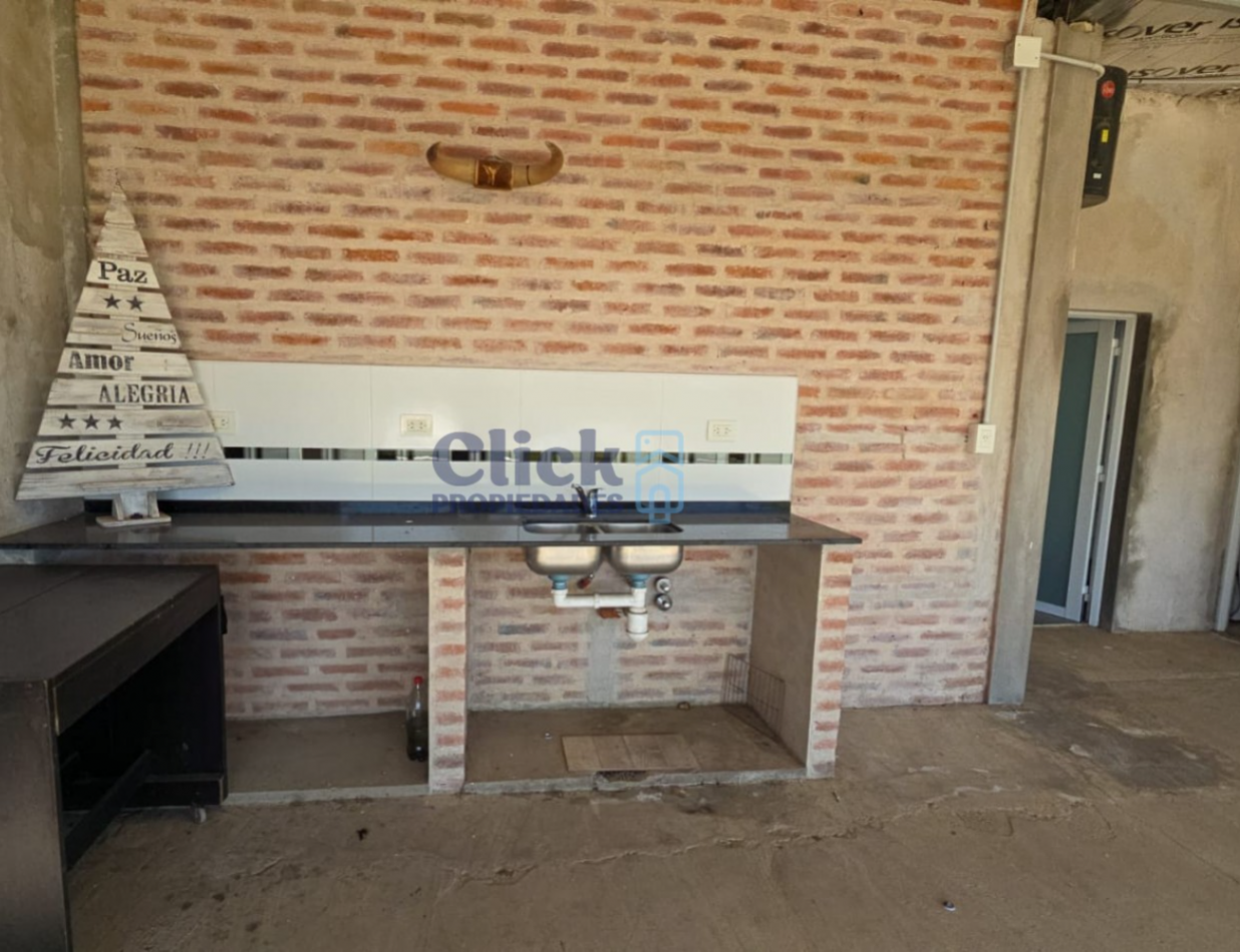 Quincho con potencial en barrio privado