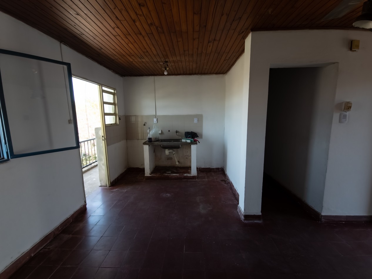 Funcional, economico y bien ubicado - Departamento en segundo piso