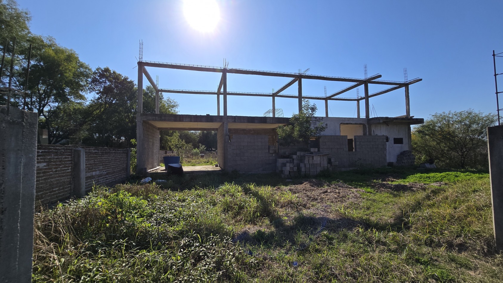Construccion con potencial en zona alta - 90 m² + pileta + loza