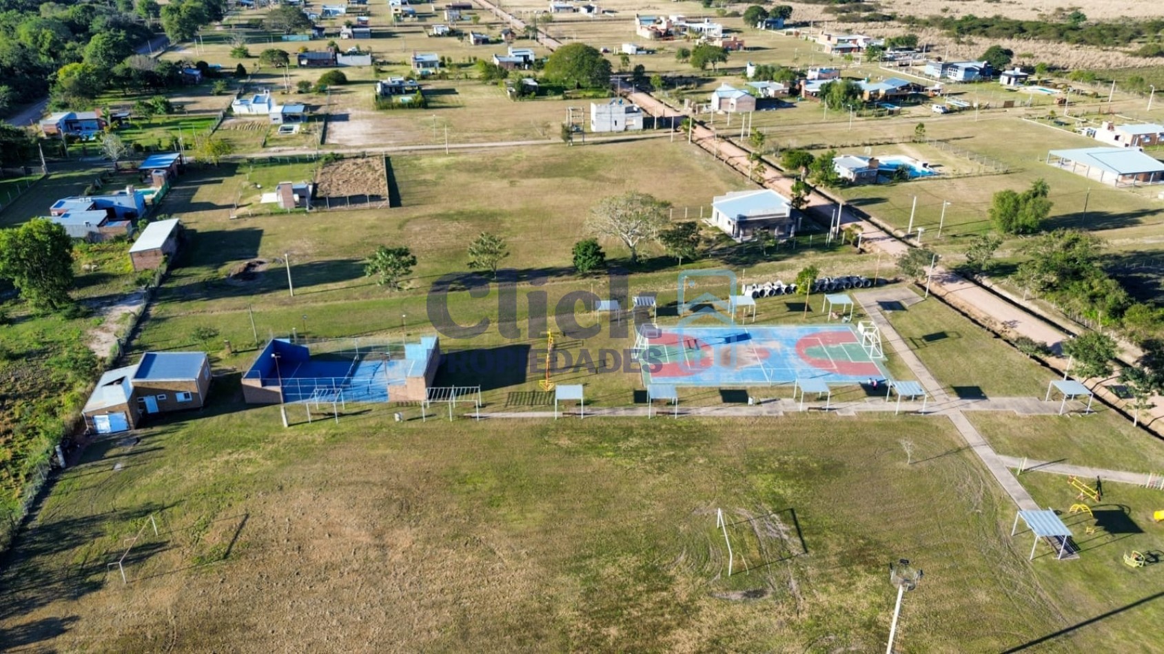 Quincho con potencial en barrio privado