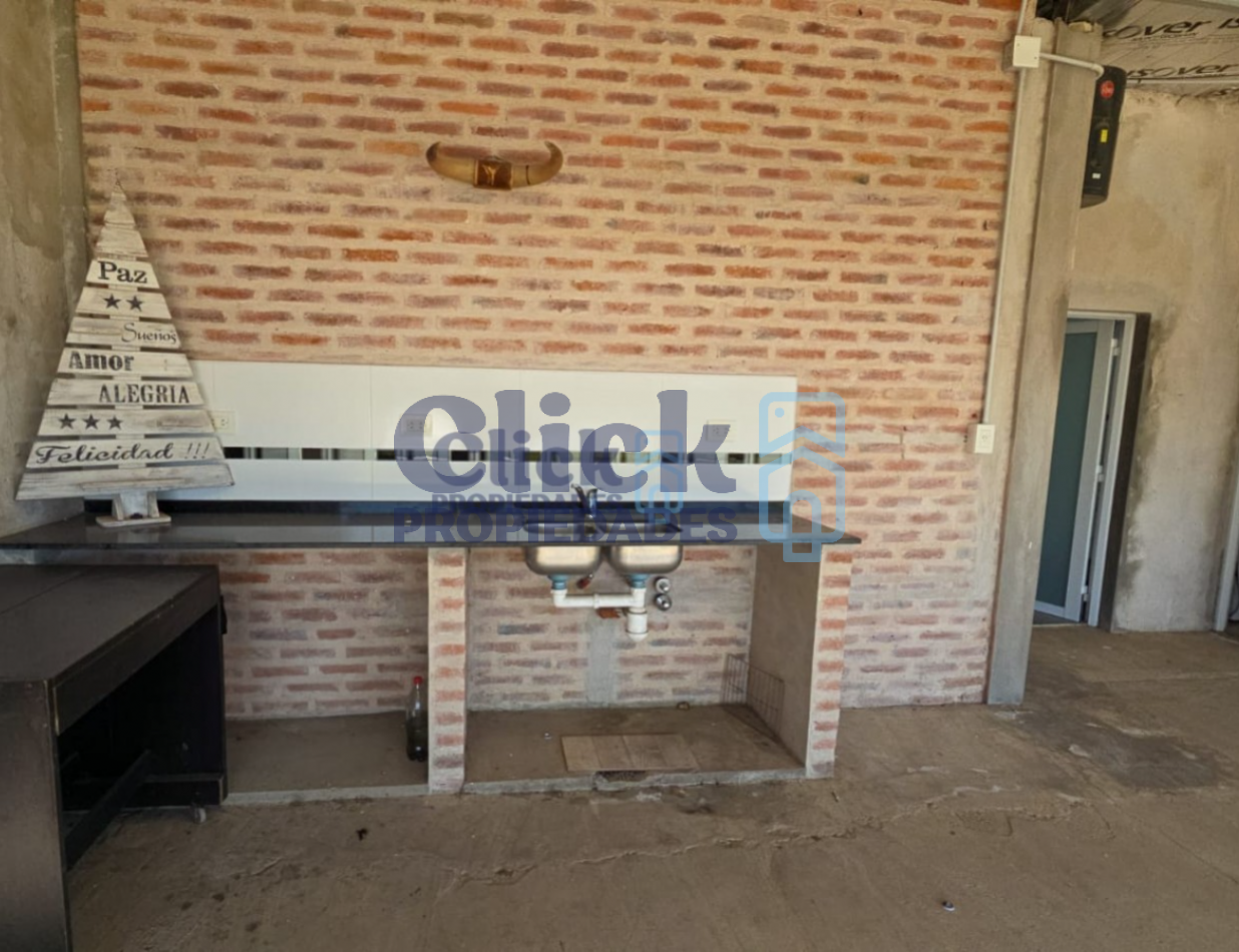 Quincho con potencial en barrio privado